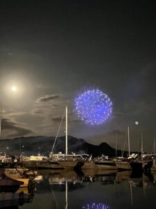 Il Pontile Destriero illuminato dai fuochi d'artificio del 13 agosto
